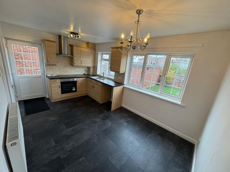 3 bed Semi-Detached - To Let - Photo 2