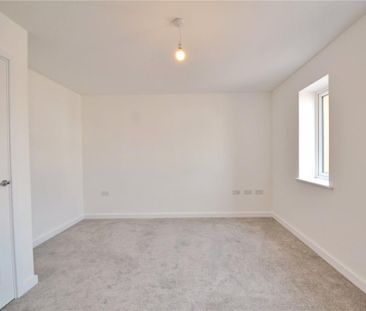 4 bedroom semi-detached house to rent - Photo 3