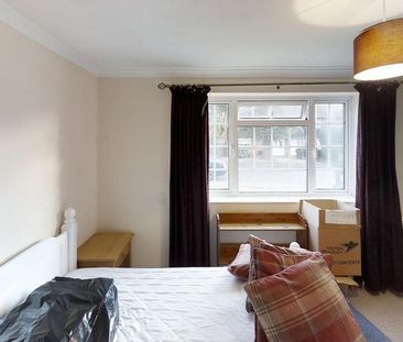 4 bedroom semi-detached house to rent - Photo 5