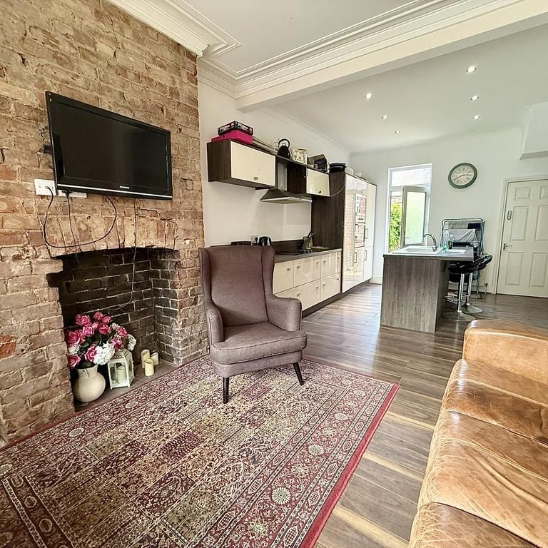 1 bedroom in a house share to rent - Photo 1