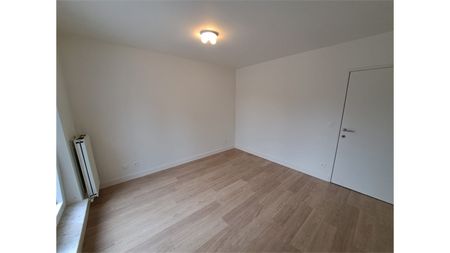 Een vernieuwd appartement op de eerste verdieping met autostaanplaats - Photo 4