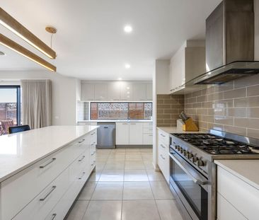 Exceptional Family Comfort in the Rosenthal Estate - Photo 3