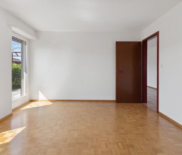 APPARTEMENT À LOUER DANS QUARTIER TRÈS ENSOLEILLÉ ET FAMILIAL - Photo 1