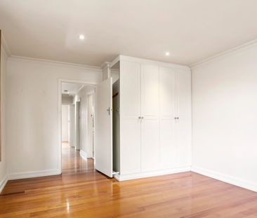 Charming and well presented 3 bedroom home - Photo 2