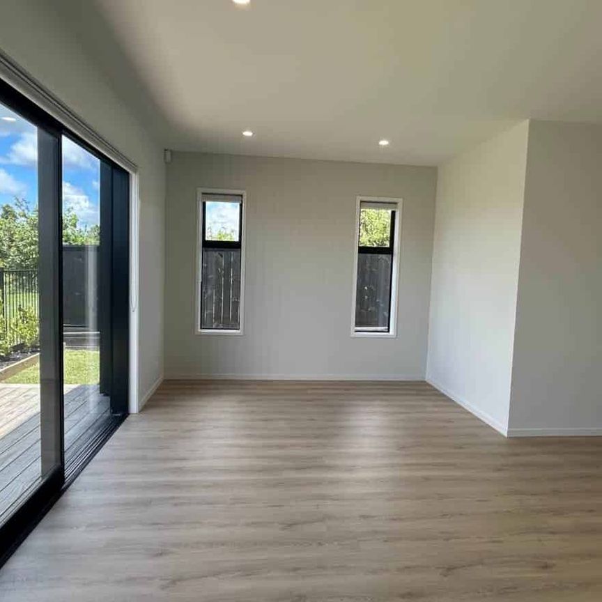 Brand new town house in the heart of Pukekohe - Photo 1