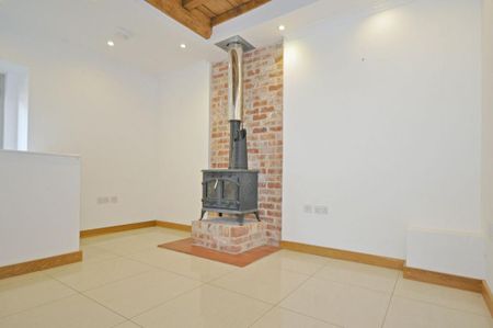 2 bedroom barn conversion to rent - Photo 2