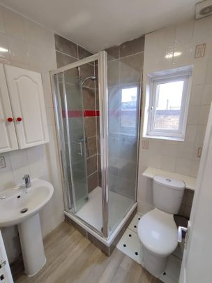 1 Bed Flat, High Street, W3 - Photo 1