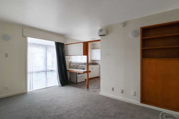 Comfortable bedsits/1 bedrooms - Photo 1