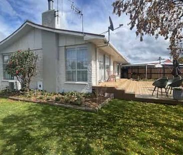 Feilding - 3 Bedrooms - Photo 4