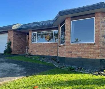 Beautiful 4 bed rooms Family home in Orewa - Photo 4