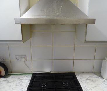 6 bedroom terraced house to rent - Photo 4