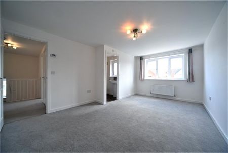 4 bedroom detached house to rent - Photo 2