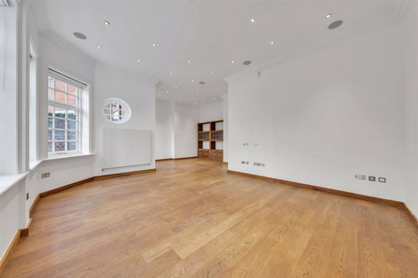 Bracknell Gardens, London, NW3 flat to rent - Photo 1
