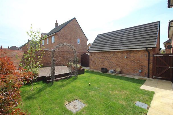 4 bedroom detached house to rent - Photo 1