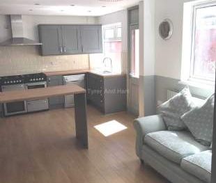 6 bedroom property to rent in Liverpool - Photo 2