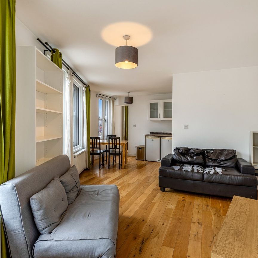 2 Bed Flat, Brockley Cross, SE4 - Photo 1