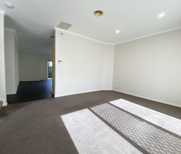 17/51-55 Tullidge Street, Melton VIC 3337 - Townhouse For Rent | Do... - Photo 1