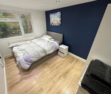 5 bedroom end of terrace house to rent - Photo 3