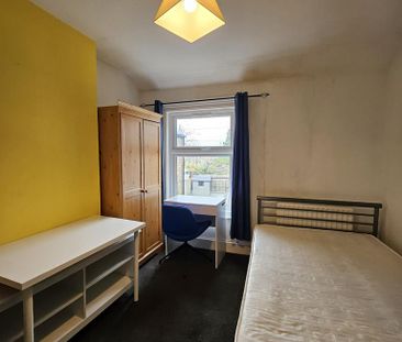 6 bedroom terraced house to rent - Photo 2