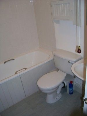 Price £1,700 pcm - Available 24/01/2026 - Part Furnished - Photo 4