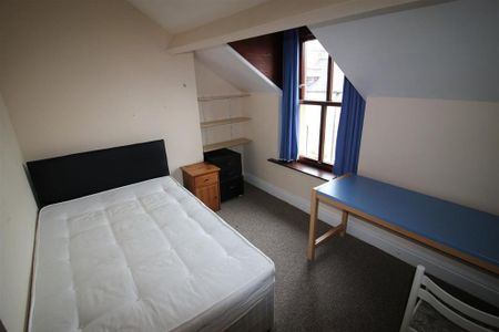 3 bedroom private hall to rent - Photo 3