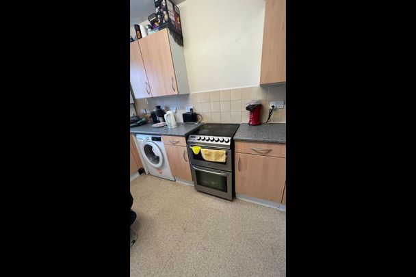 Room in a Shared Flat, Carlton House, NW6 - Photo 1