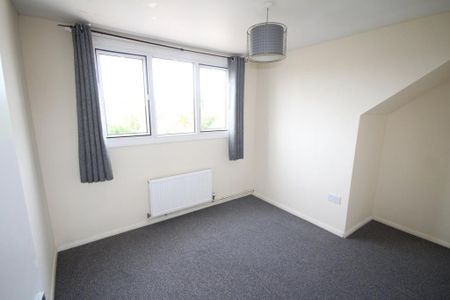 3 bedroom semi-detached bungalow to rent - Photo 5
