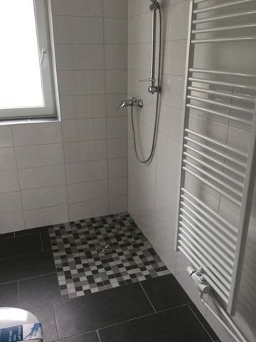 Renovierte 2-Zimmer-Wohnung im EG mit Tageslichtbad! - Photo 2