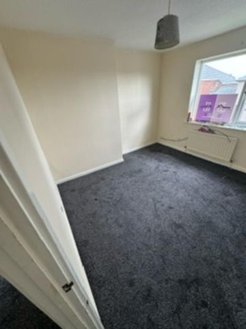 2 bedroom semi-detached house to rent - Photo 5