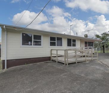 4 BEDROOM - NEWLY RENOVATED - LOTS OF STORAGE - Photo 6