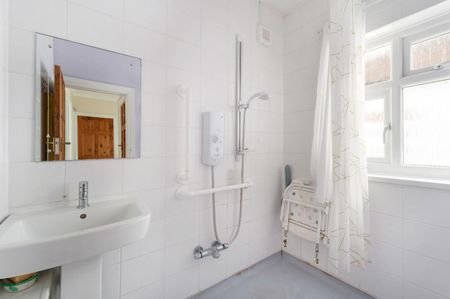 3 bedroom House To Let Total Size: 1037 SQ FT - Photo 2