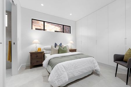 Brand New 5 Bedroom Duplex - Photo 3