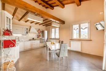 Villa in Affitto a Seravezza – Zona: Querceta