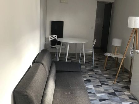 Location Appartement 2 pièces 25 m2 à Saint-Quentin - Photo 2