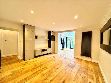 3 bedroom apartment to rent - Photo 2