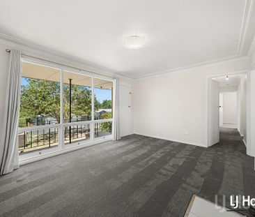 Spacious Three-Bedroom Home - Photo 6