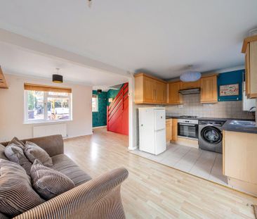 2 bedroom end of terrace house to rent - Photo 2