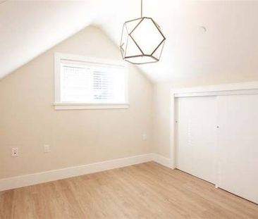 EAST VANCOUVER LANEWAY HOME! PRIME LOCATION! - Photo 1