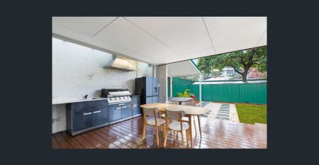 Sun-Filled 4-Bedroom Family Home in Quiet Mascot Cul-de-Sac - Photo 3