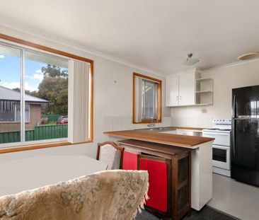 Neat and Comfortable Two Bedroom Home - Photo 3