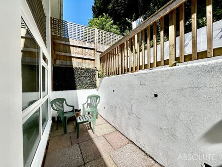 3 bed terraced town house to rent in Lisburne Square, Torquay, TQ1 - Photo 2