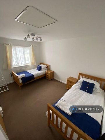 1 bedroom semi-detached house to rent - Photo 4