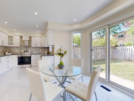 For Lease - 27 Penny Crescent, Markham, Ontario - Photo 5