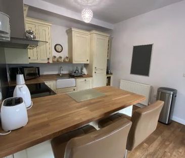Detached annex - beautifully refurbished with parking and fibre bro... - Photo 3