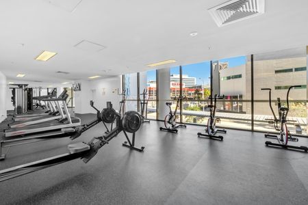 LUXURY 2 BEDROOM APARTMENT WITH BREATH-TAKING CITY VIEW - Photo 2