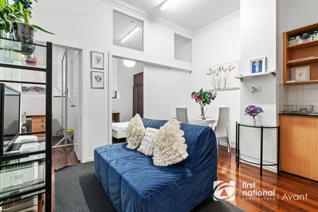 Fully furnished 2 bedroom apartment on Lonsdale Street! - Photo 2