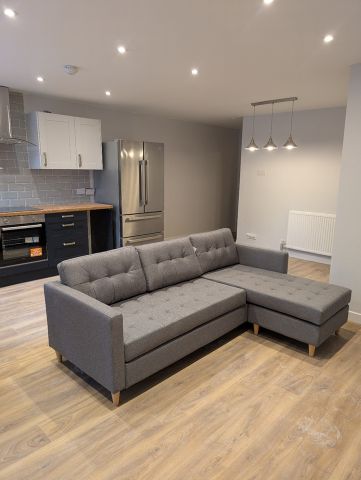 2 Bed Flat, Victoria Road, LS6 - Photo 3