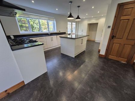 4 bedroom detached house to rent - Photo 4