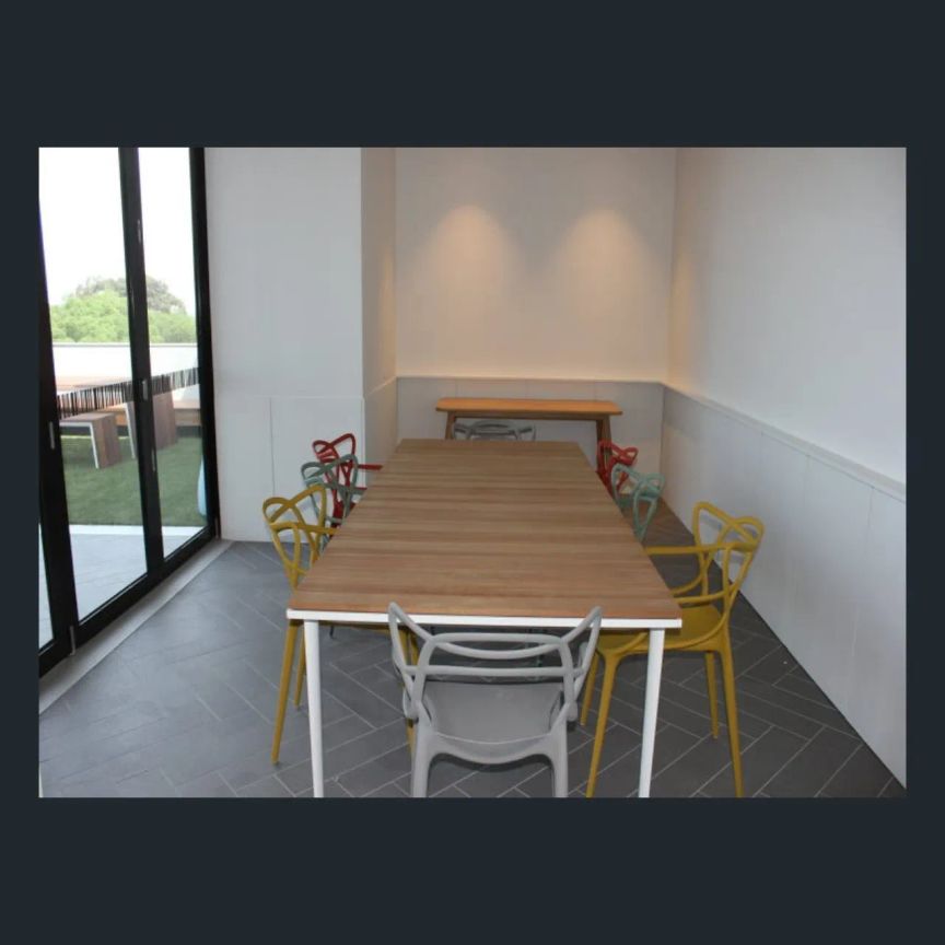 Modern 3-Bedroom Apartment - Photo 1