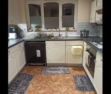 Room in a Shared House, Heathhurst Road, CR2 - Photo 6